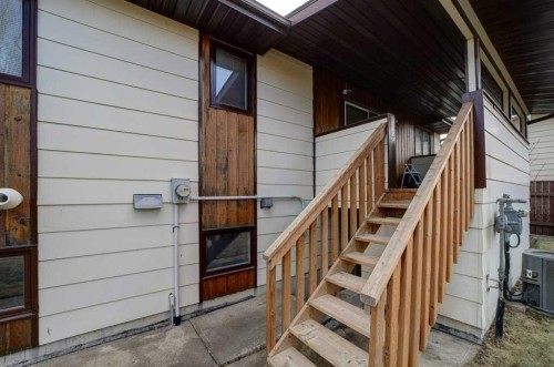 15 Cambridge Road West, Lethbridge, AB 