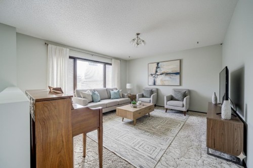 15 Cambridge Road West, Lethbridge, AB 