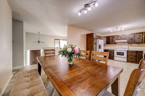 15 Cambridge Road West, Lethbridge, AB 