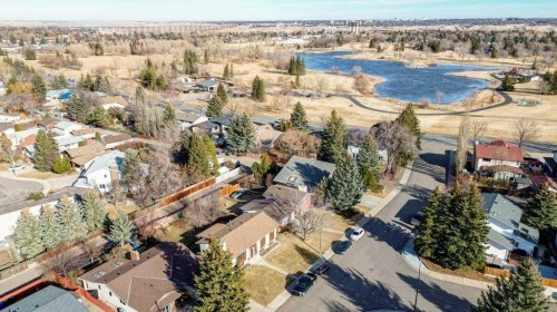 15 Cambridge Road West, Lethbridge, AB 