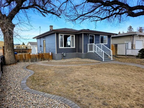 5105 54 Avenue, Taber, AB - Outdoor