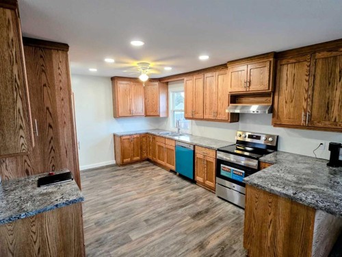 5105 54 Avenue, Taber, AB - Indoor Photo Showing Kitchen With Double Sink