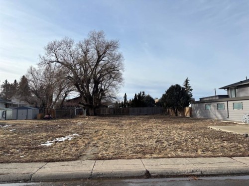 62 S 1 Street East, Magrath, AB 