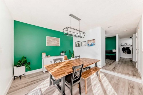 22 Sherwood Crescent West, Lethbridge, AB - Indoor Photo Showing Dining Room