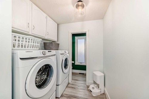 22 Sherwood Crescent West, Lethbridge, AB - Indoor Photo Showing Laundry Room