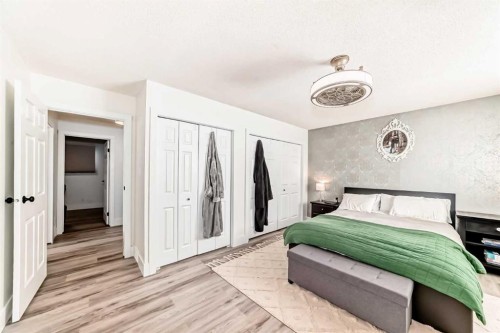 22 Sherwood Crescent West, Lethbridge, AB - Indoor Photo Showing Bedroom