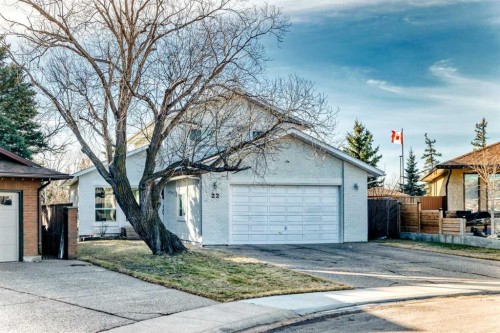 22 Sherwood Crescent West, Lethbridge, AB - Outdoor