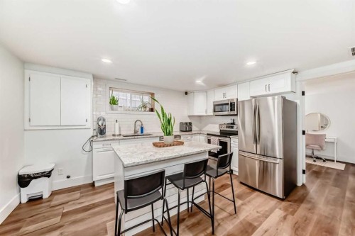22 Sherwood Crescent West, Lethbridge, AB - Indoor Photo Showing Kitchen