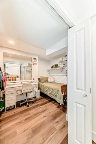 22 Sherwood Crescent West, Lethbridge, AB - Indoor Photo Showing Bedroom