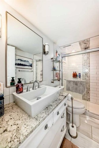 22 Sherwood Crescent West, Lethbridge, AB - Indoor Photo Showing Bathroom