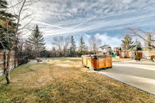 22 Sherwood Crescent West, Lethbridge, AB - Outdoor