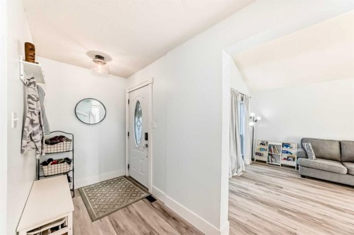 22 Sherwood Crescent West, Lethbridge, AB - Indoor Photo Showing Other Room