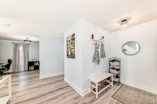 22 Sherwood Crescent West, Lethbridge, AB - Indoor Photo Showing Other Room