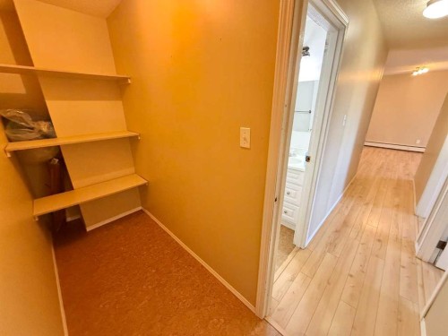 307A-295 Columbia Boulevard West, Lethbridge, AB - Indoor