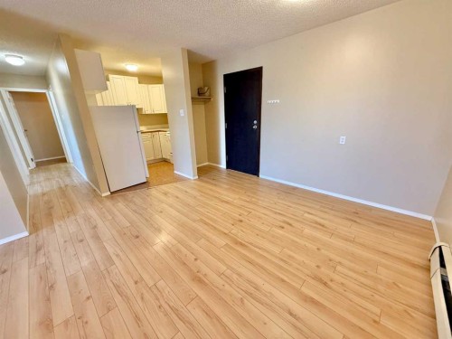 307A-295 Columbia Boulevard West, Lethbridge, AB - Indoor