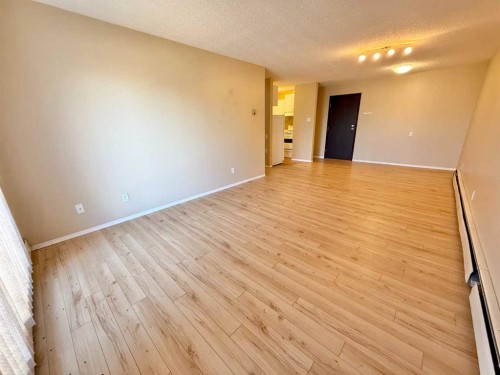 307A-295 Columbia Boulevard West, Lethbridge, AB - Indoor Photo Showing Other Room