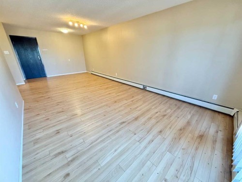 307A-295 Columbia Boulevard West, Lethbridge, AB - Indoor Photo Showing Other Room