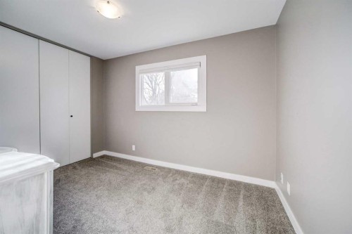 34 Honeysuckle Road North, Lethbridge, AB - Indoor Photo Showing Other Room