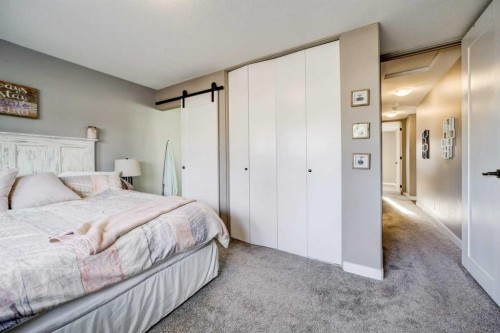 34 Honeysuckle Road North, Lethbridge, AB - Indoor Photo Showing Bedroom