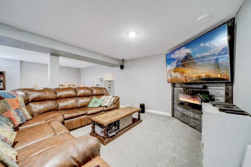 34 Honeysuckle Road North, Lethbridge, AB - Indoor