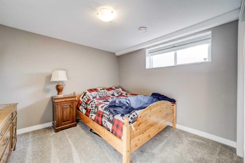 34 Honeysuckle Road North, Lethbridge, AB - Indoor Photo Showing Bedroom