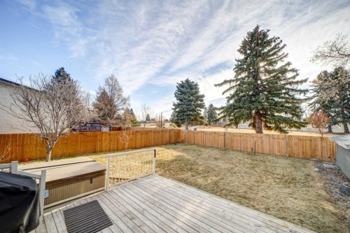 34 Honeysuckle Road North, Lethbridge, AB - Outdoor With Backyard