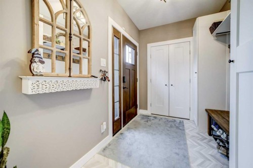 34 Honeysuckle Road North, Lethbridge, AB - Indoor Photo Showing Other Room