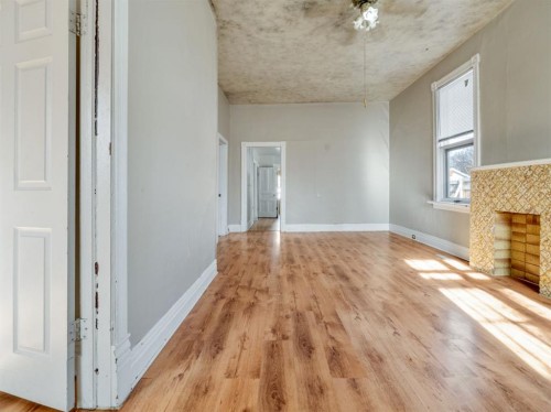 1249 5A Avenue South, Lethbridge, AB - Indoor Photo Showing Other Room