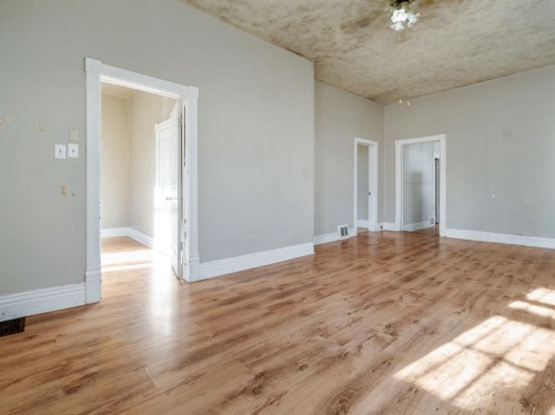 1249 5A Avenue South, Lethbridge, AB - Indoor Photo Showing Other Room