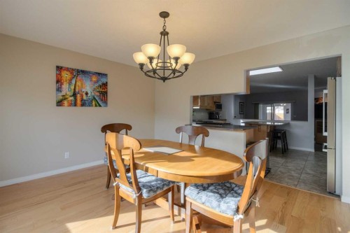 79 Temple Crescent West, Lethbridge, AB - Indoor Photo Showing Dining Room