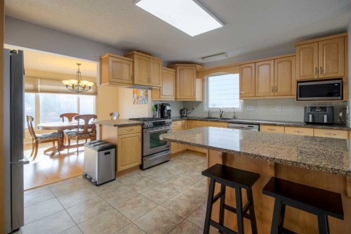 79 Temple Crescent West, Lethbridge, AB - Indoor Photo Showing Kitchen
