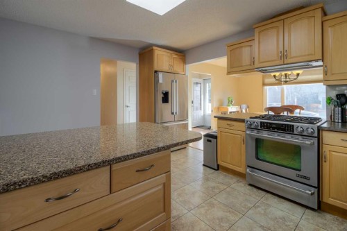79 Temple Crescent West, Lethbridge, AB - Indoor Photo Showing Kitchen