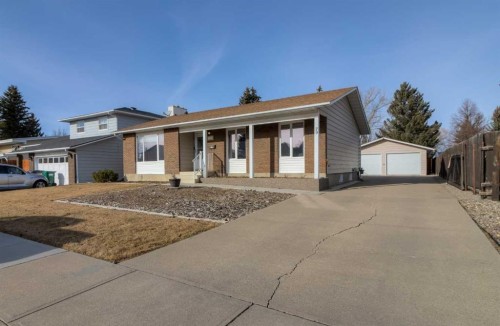 79 Temple Crescent West, Lethbridge, AB - Outdoor