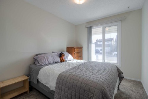 79 Temple Crescent West, Lethbridge, AB - Indoor Photo Showing Bedroom