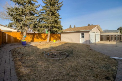 79 Temple Crescent West, Lethbridge, AB - Outdoor