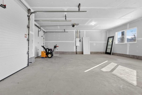 8602 25 Avenue, Coleman, AB - Indoor Photo Showing Garage