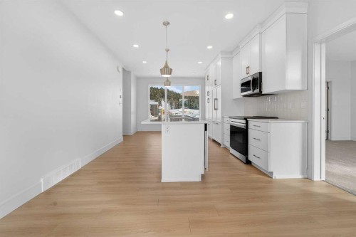 8602 25 Avenue, Coleman, AB - Indoor Photo Showing Kitchen With Upgraded Kitchen