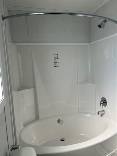 2004 Sunflower Crescent, Coaldale, AB - Indoor Photo Showing Bathroom