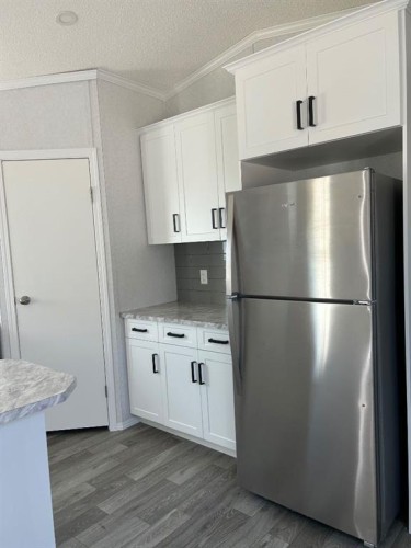 2004 Sunflower Crescent, Coaldale, AB - Indoor Photo Showing Kitchen With Stainless Steel Kitchen