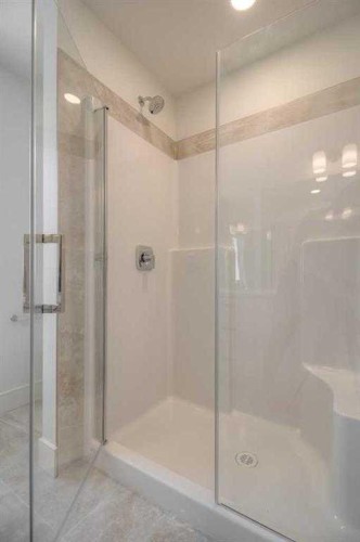 4333 28 Avenue South, Lethbridge, AB - Indoor Photo Showing Bathroom