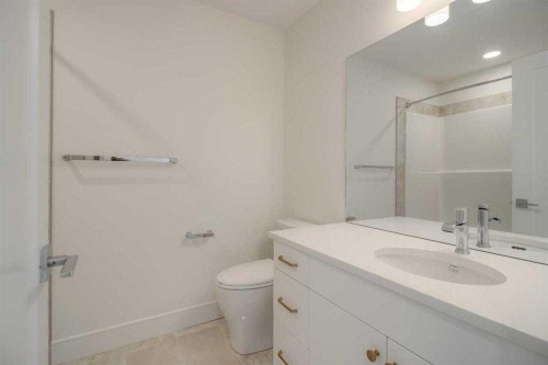 4333 28 Avenue South, Lethbridge, AB - Indoor Photo Showing Bathroom