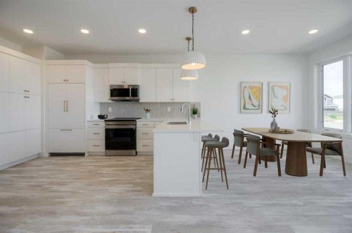 4333 28 Avenue South, Lethbridge, AB - Indoor Photo Showing Kitchen