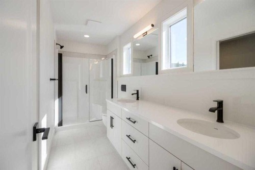 8603 25 Avenue, Coleman, AB - Indoor Photo Showing Bathroom