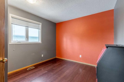 327 Heritage Crescent West, Lethbridge, AB - Indoor Photo Showing Other Room