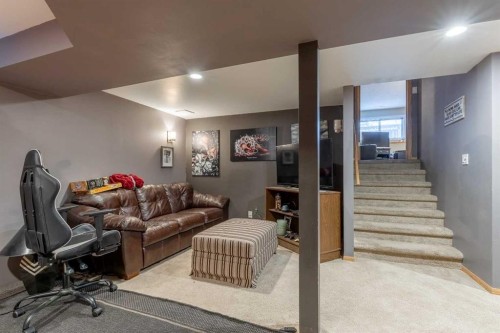 327 Heritage Crescent West, Lethbridge, AB - Indoor