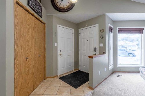 327 Heritage Crescent West, Lethbridge, AB - Indoor Photo Showing Other Room