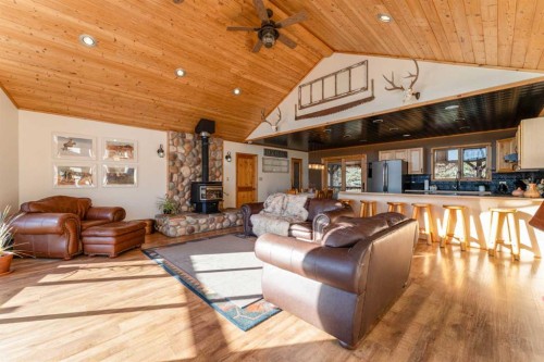 21054 A Range Road 264, Cardston, AB - Indoor Photo Showing Living Room