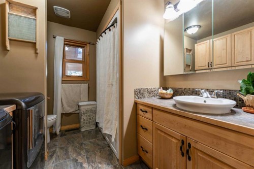 21054 A Range Road 264, Cardston, AB - Indoor Photo Showing Bathroom