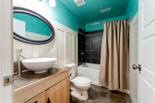 21054 A Range Road 264, Cardston, AB - Indoor Photo Showing Bathroom