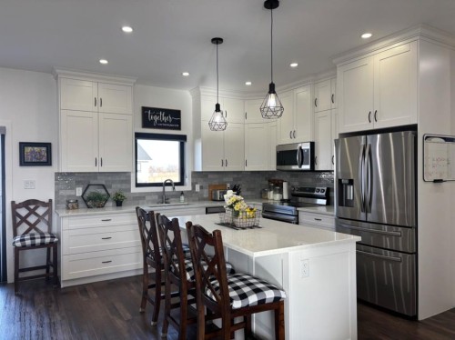 349 E 1 Avenue North, Magrath, AB - Indoor Photo Showing Kitchen With Upgraded Kitchen